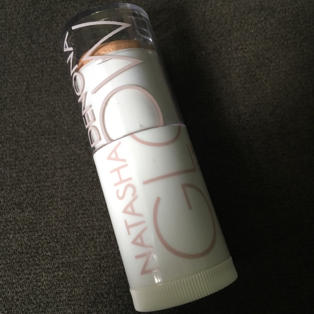 Natasha denona face glow in medium gently used